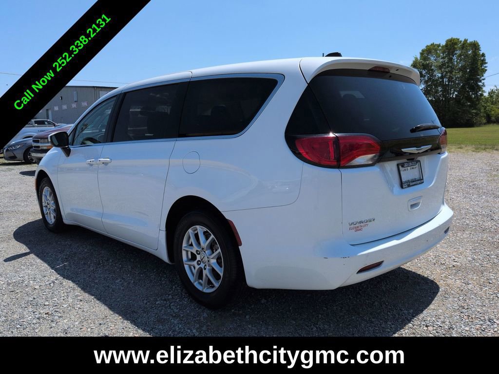 Used 2023 Chrysler Voyager LX FWD image 5