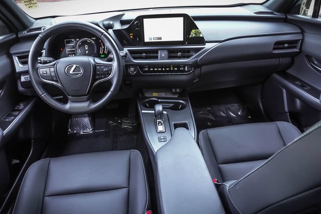 Certified 2025 Lexus UX 300h FWD w/ Accessory Package (Z2) image 17