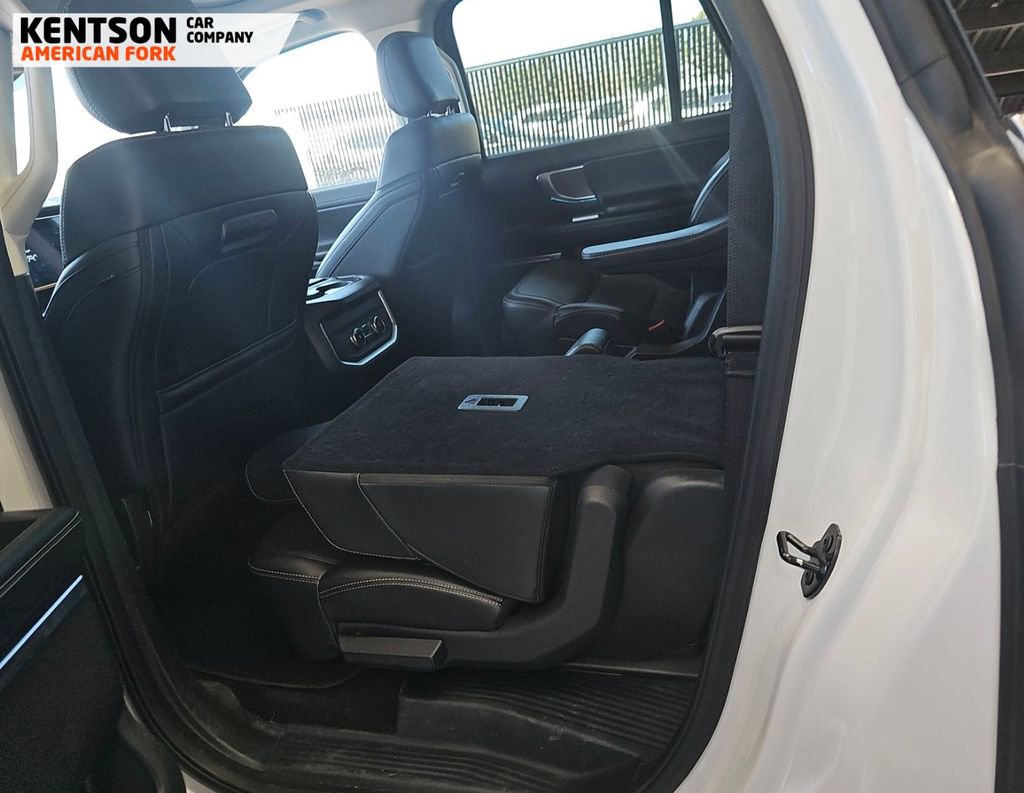 Used 2025 Ford Expedition Max Platinum image 5