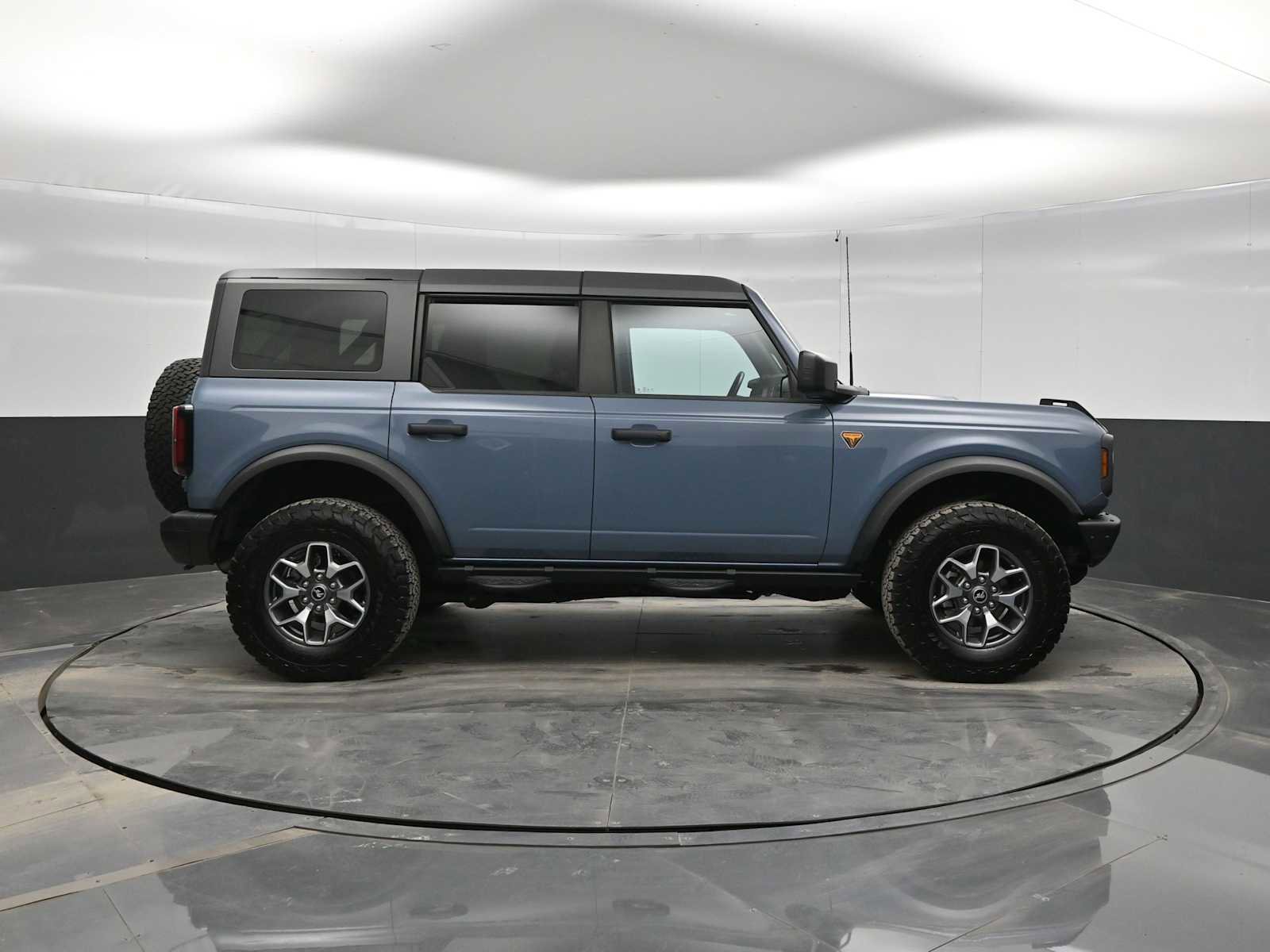Used 2024 Ford Bronco Badlands image 9