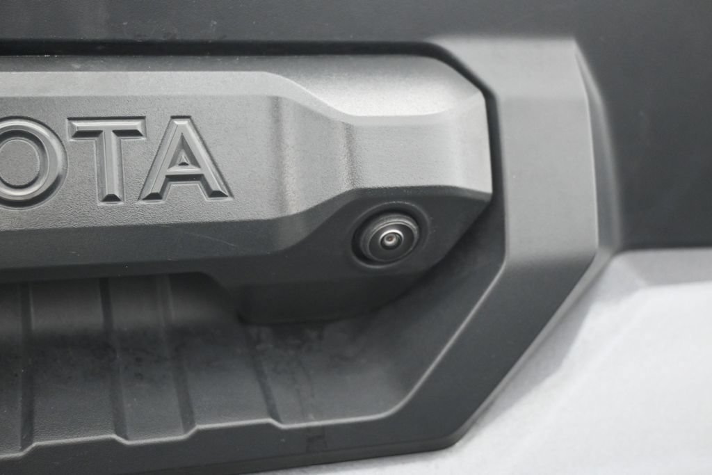 Used 2025 Toyota Tundra SR5 w/ SR5 Convenience Package AWD/4WD image 32