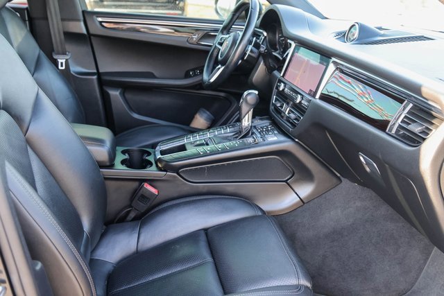 Used 2019 Porsche Macan Base image 17