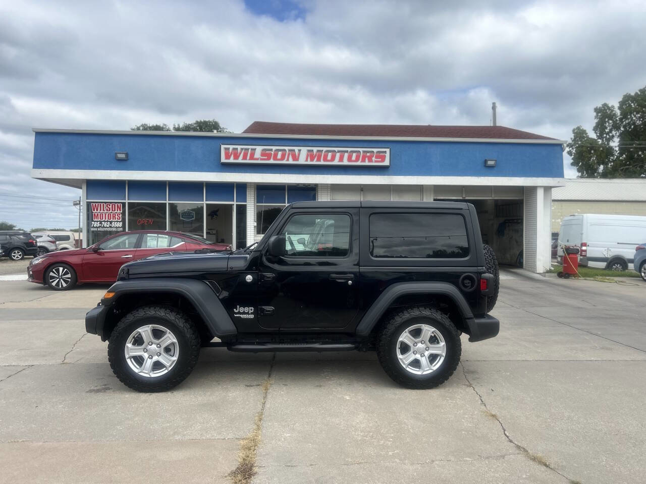 Used 2019 Jeep Wrangler Sport image 6