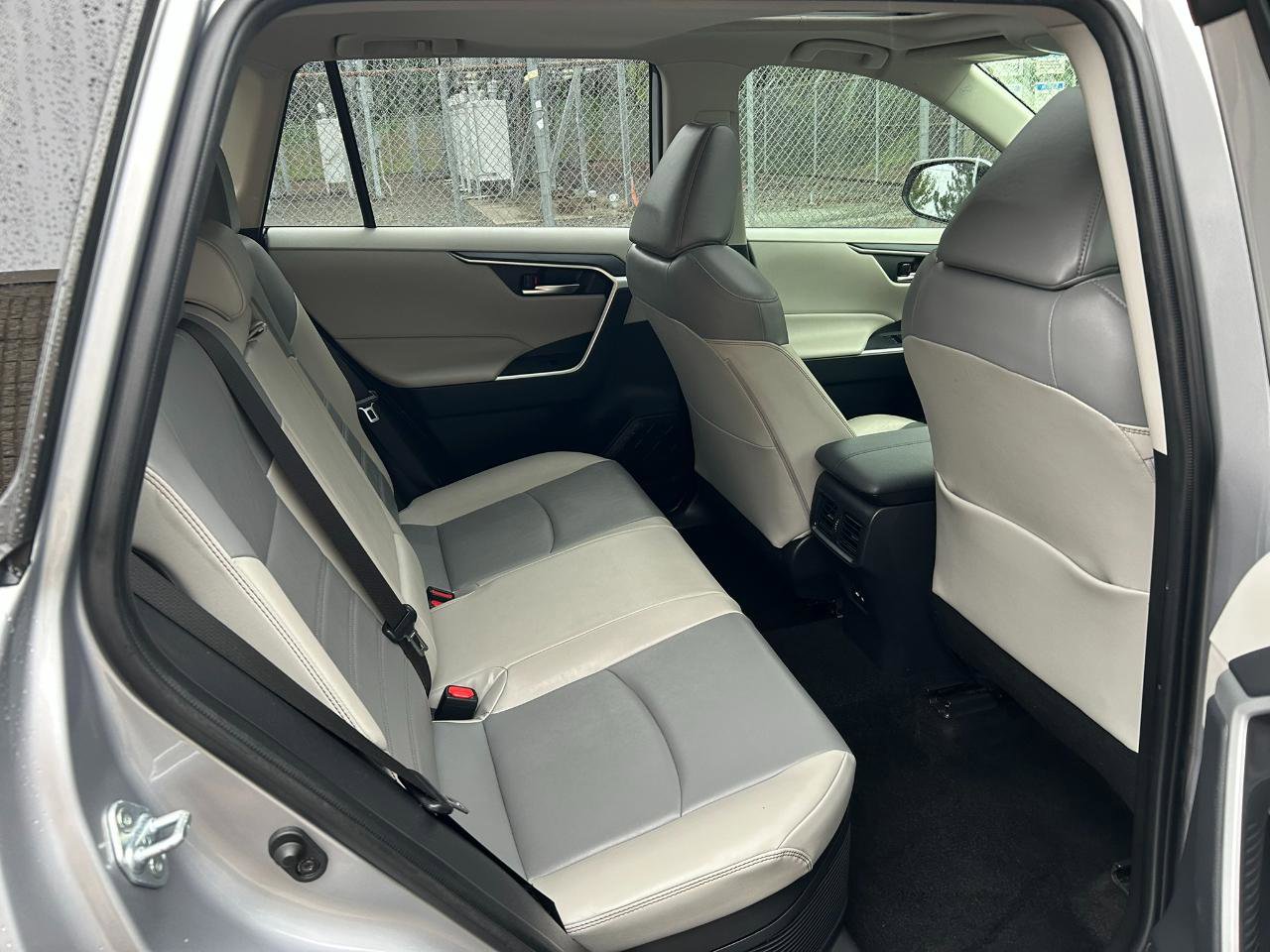 Used 2021 Toyota RAV4 XLE Premium AWD/4WD image 16