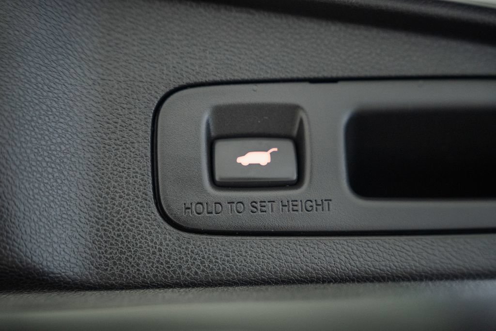 Used 2018 Honda CR-V Touring image 16
