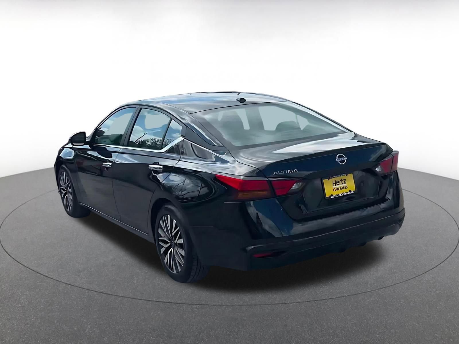 Used 2025 Nissan Altima 2.5 SV image 11