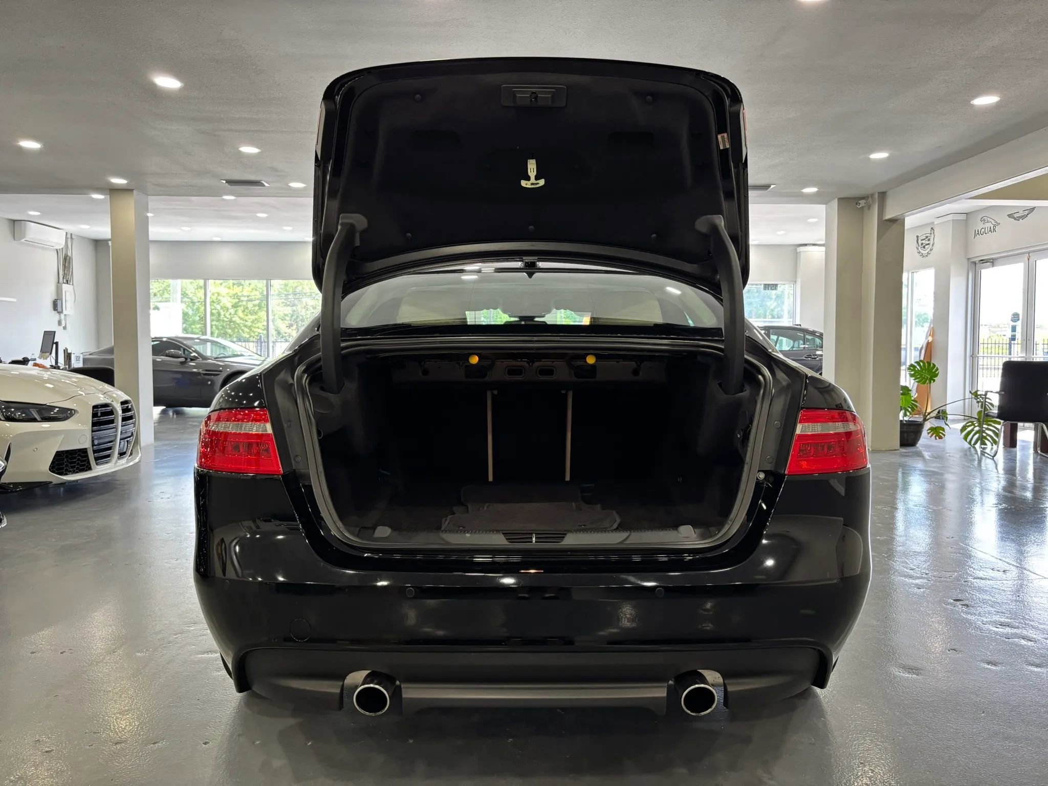 Used 2017 Jaguar XE Premium RWD image 44