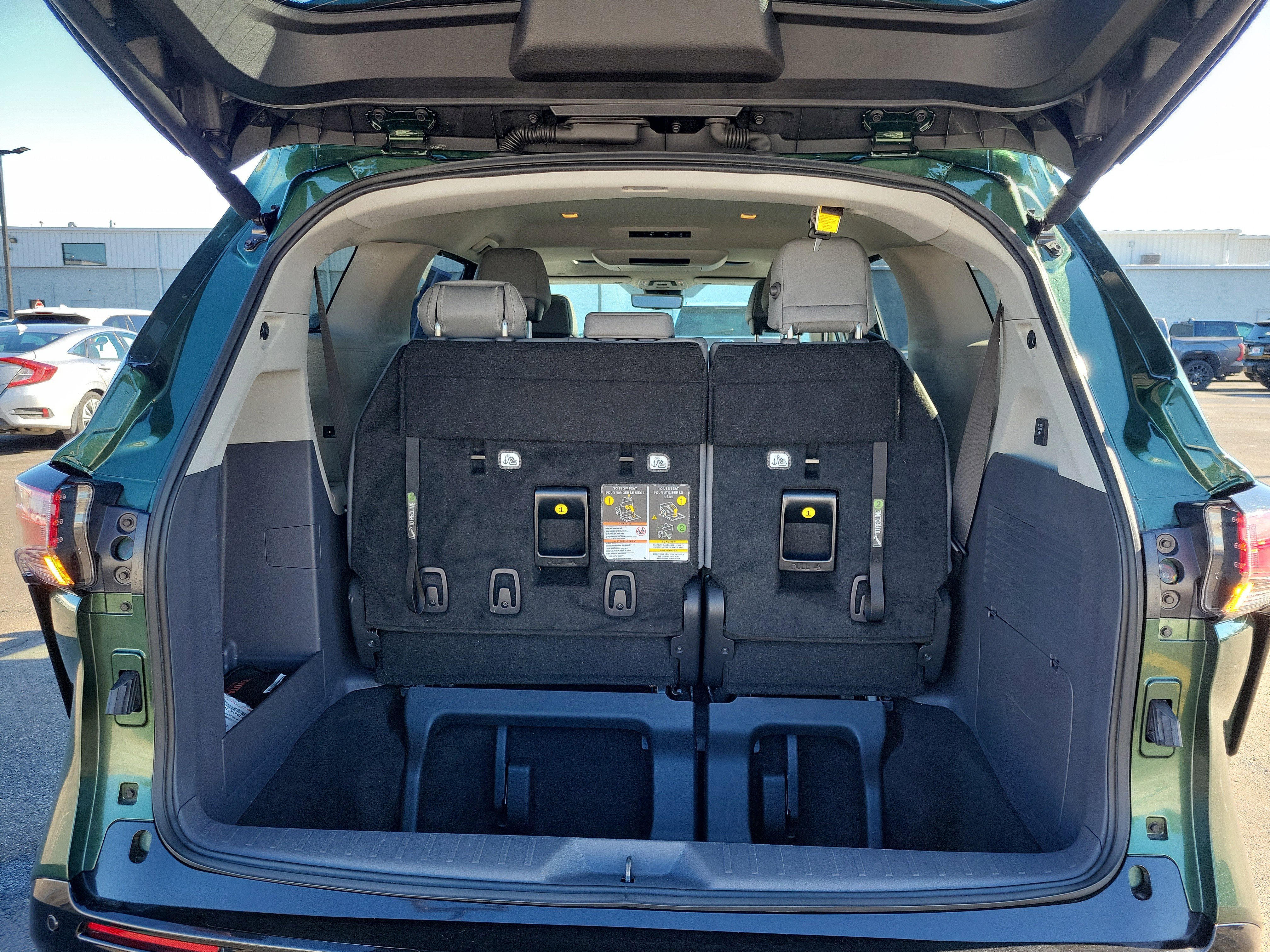Used 2024 Toyota Sienna Limited image 8