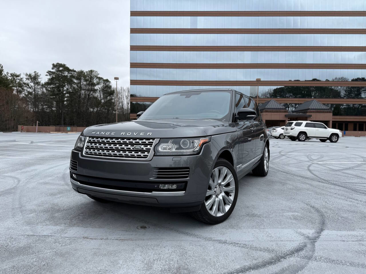 Used 2015 Land Rover Range Rover Long Wheelbase Supercharged image 2