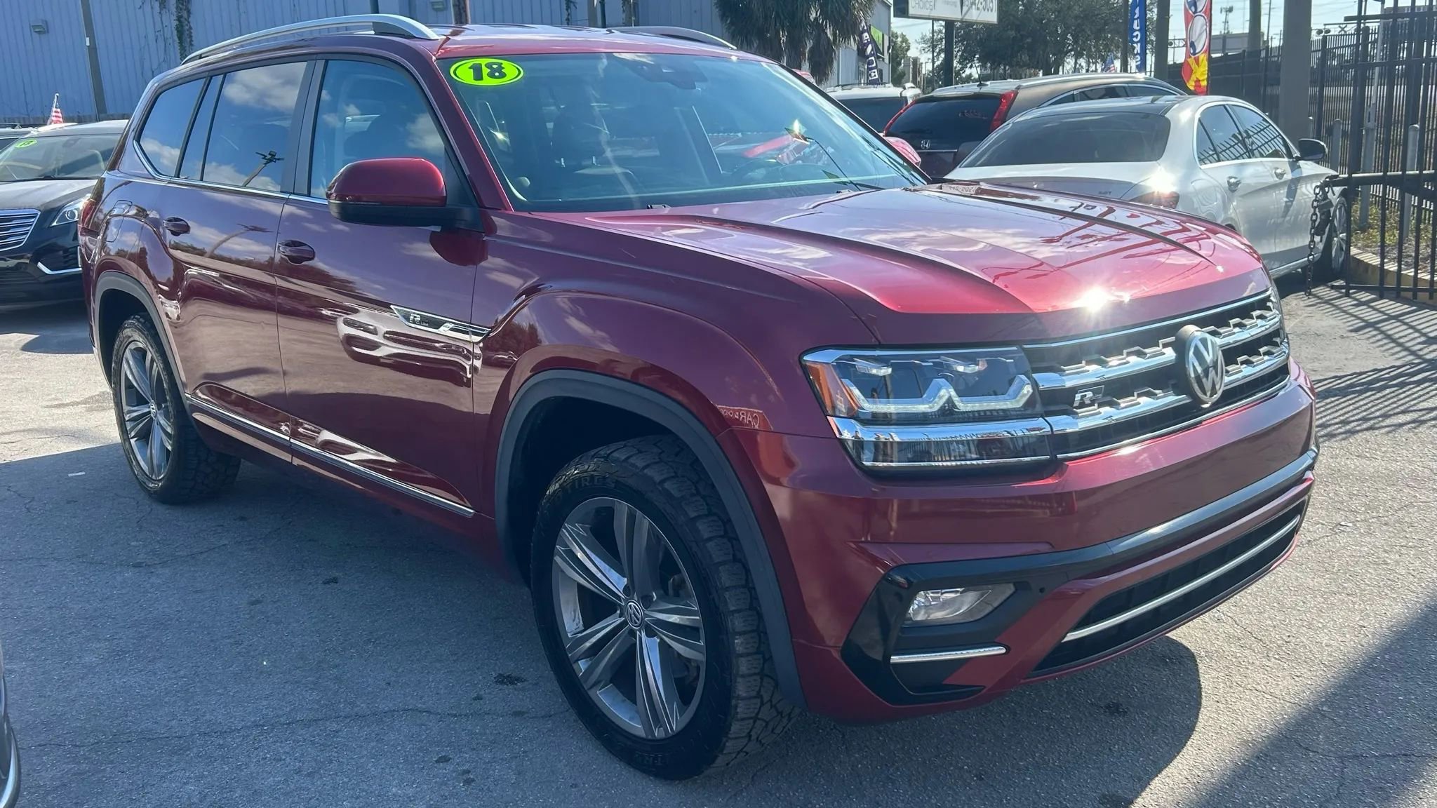Used 2018 Volkswagen Atlas SE w/ R-Line Package image 4