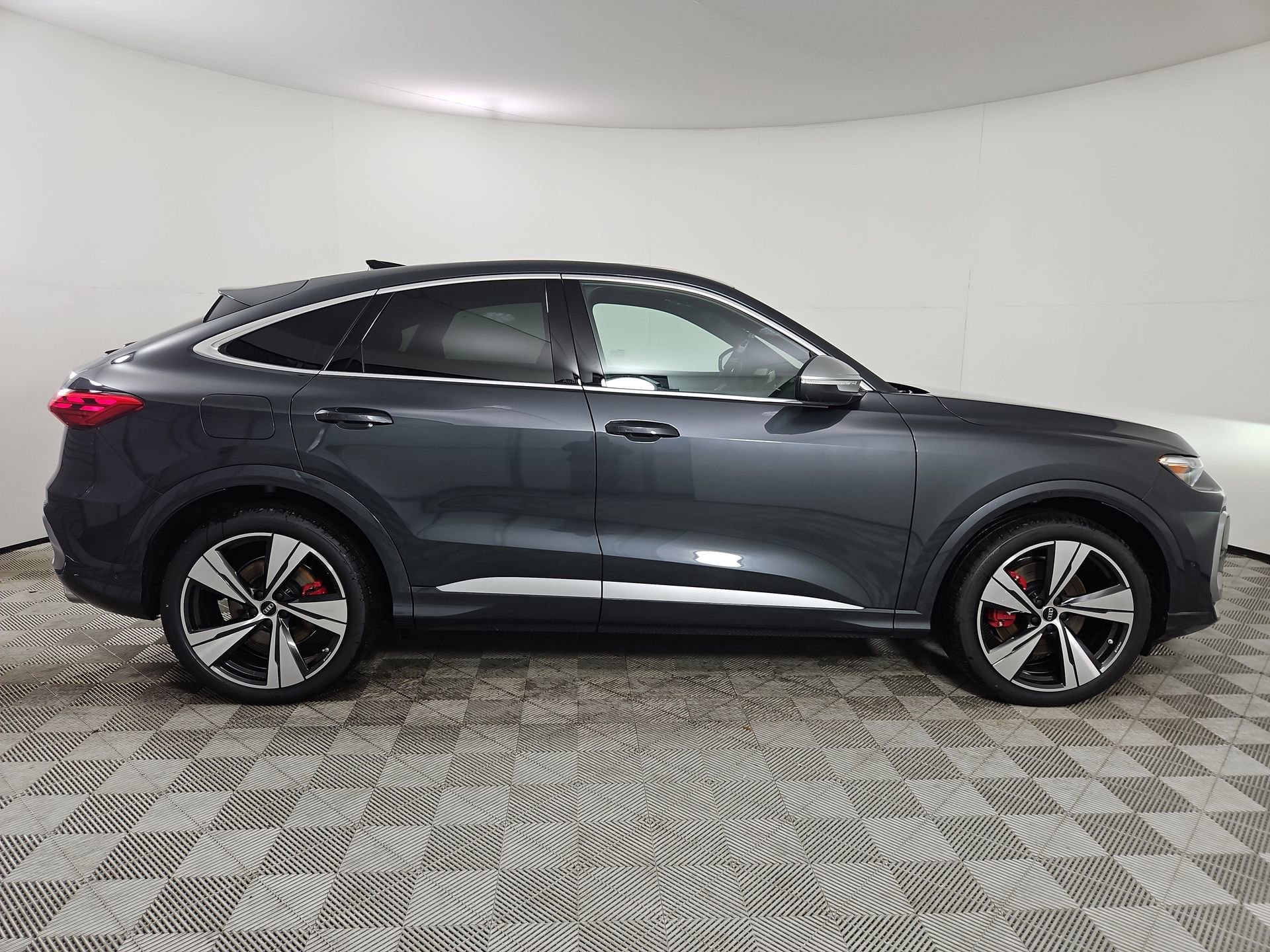 New 2026 Audi SQ5 Premium Plus AWD/4WD image 8