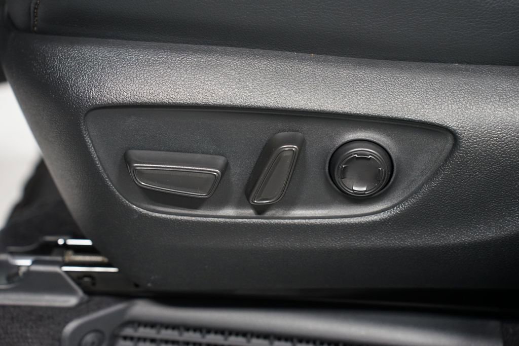 Certified 2025 Toyota Sienna Platinum FWD image 37