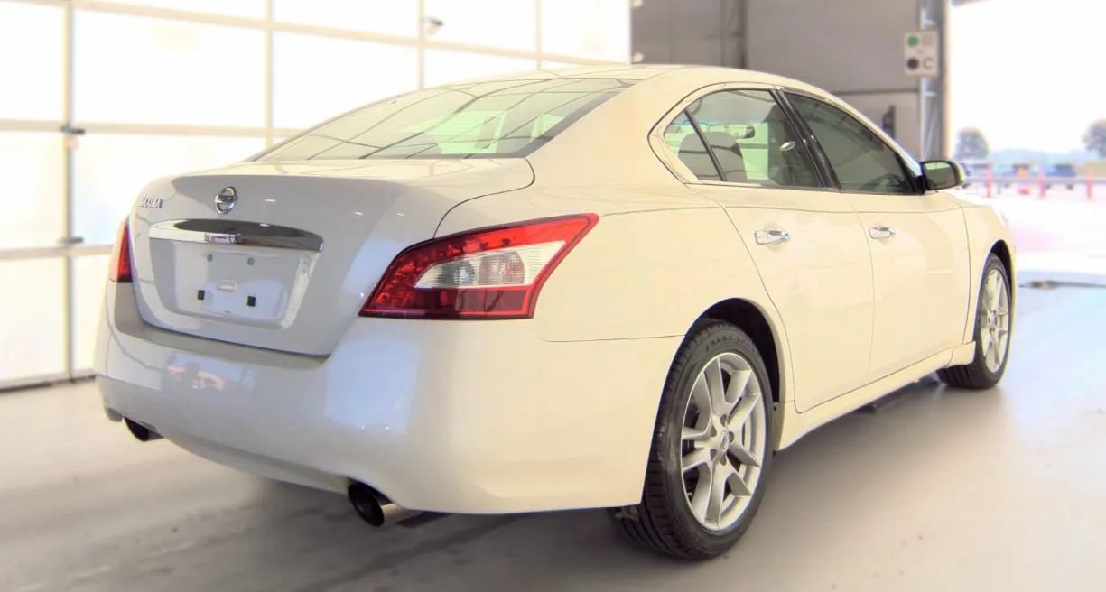 Used 2010 Nissan Maxima 3.5 S FWD image 3