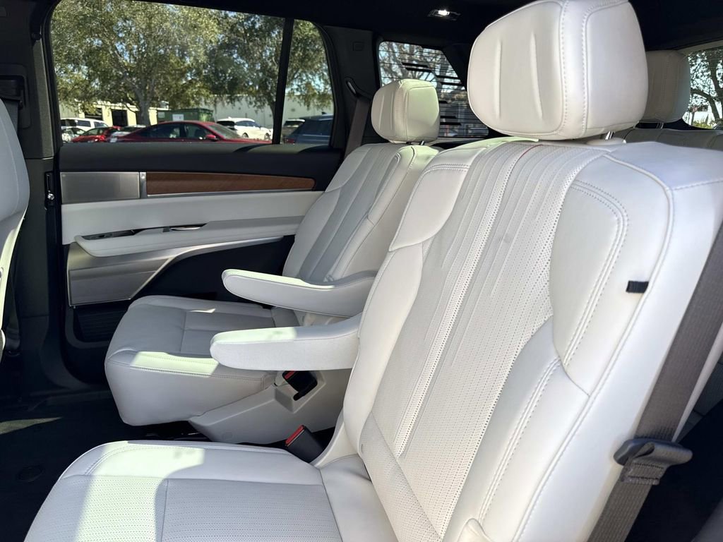 New 2026 Cadillac Vistiq Luxury image 14