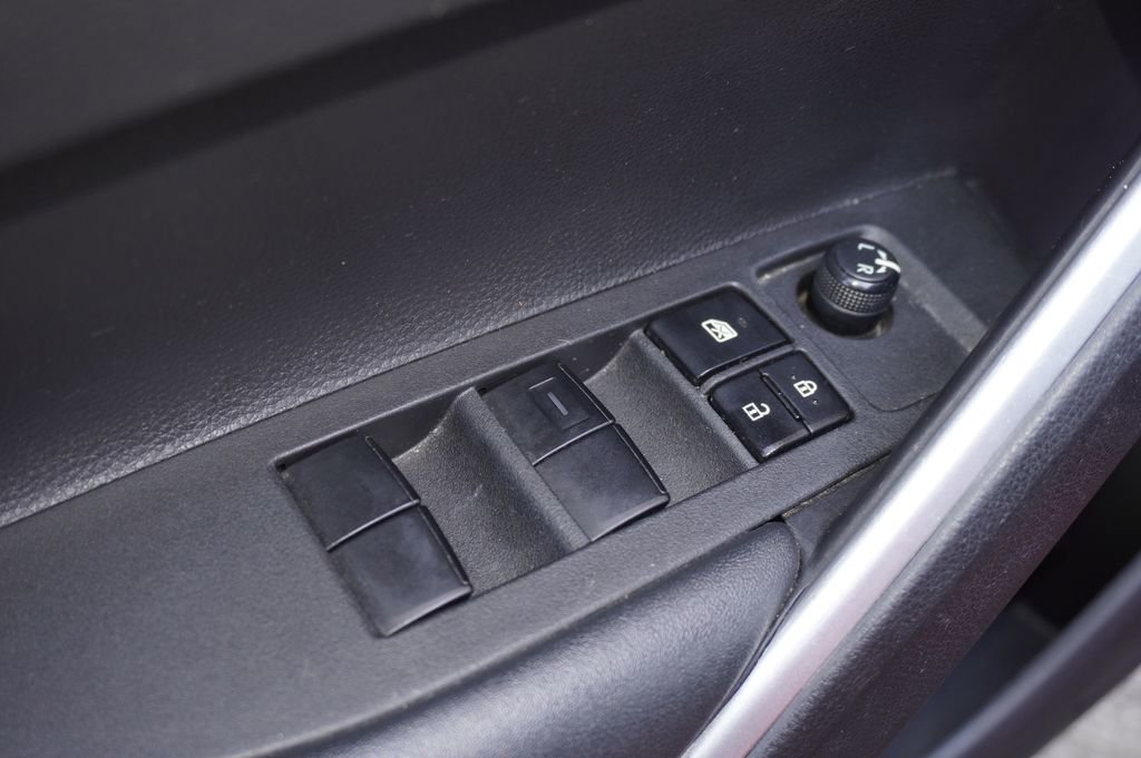 Certified 2022 Toyota Corolla Cross LE w/ Moonroof Package image 12