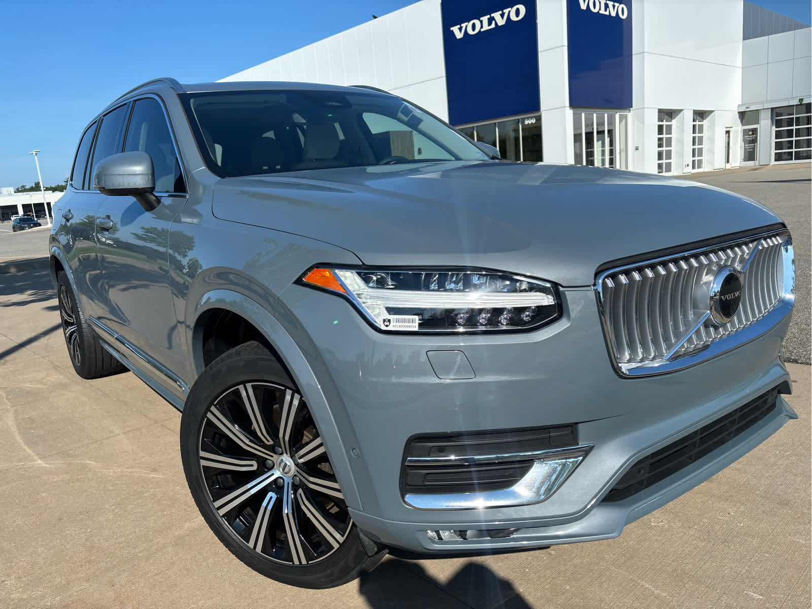 Used 2023 Volvo XC90 B6 Plus w/ Protection Package Premier AWD/4WD image 2