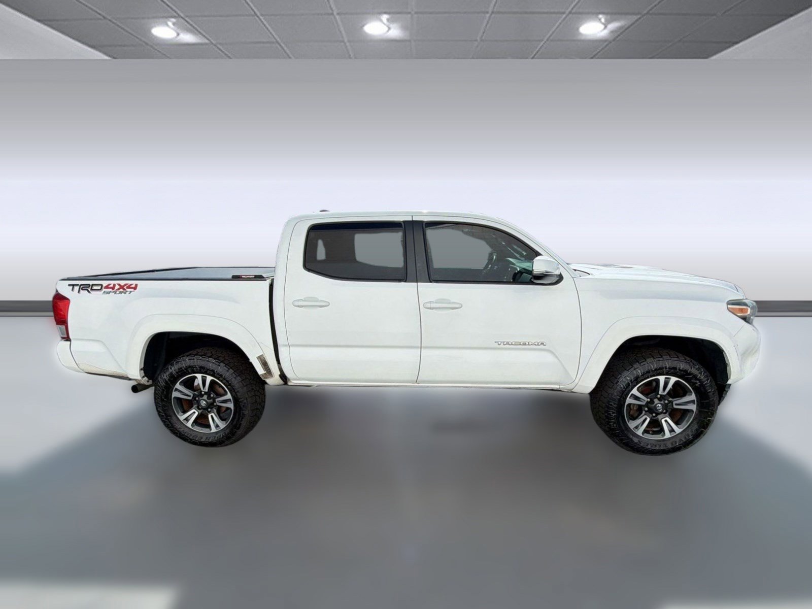 Used 2017 Toyota Tacoma TRD Sport w/ Premium & Technology Package AWD/4WD image 8