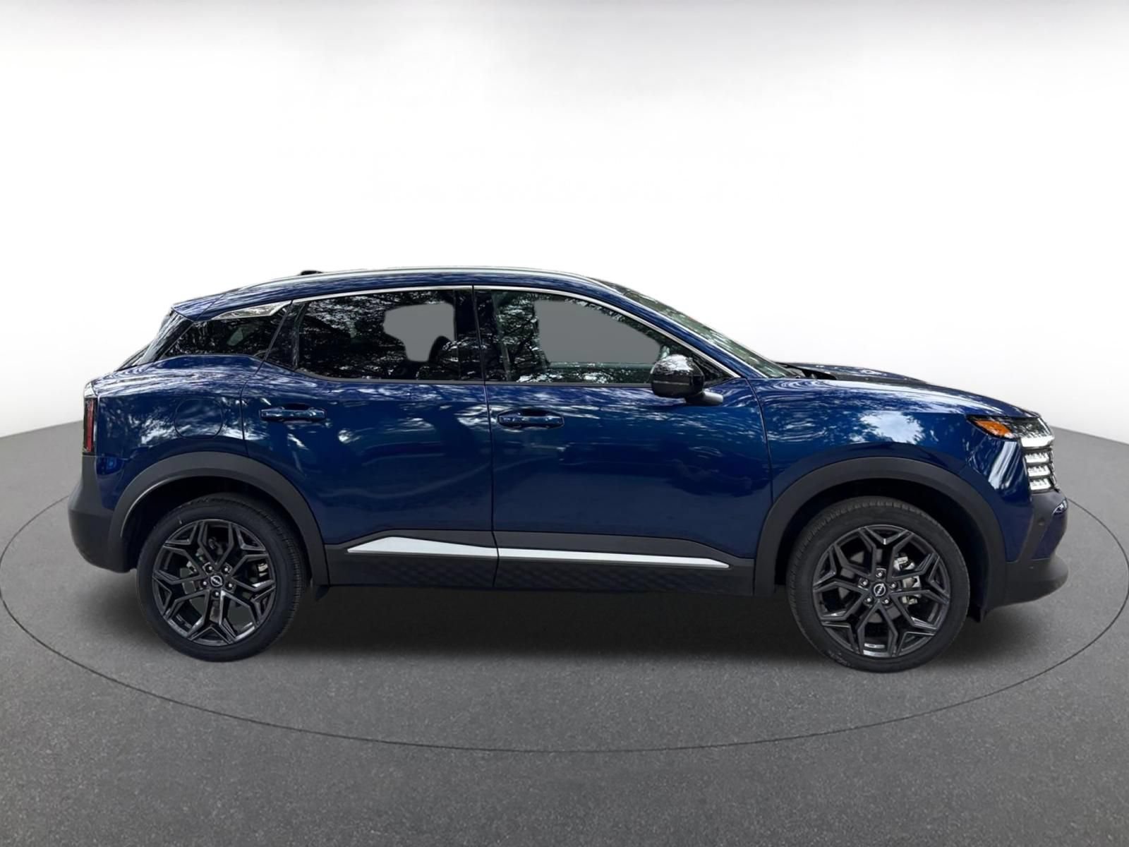 Used 2026 Nissan Kicks SR FWD image 13