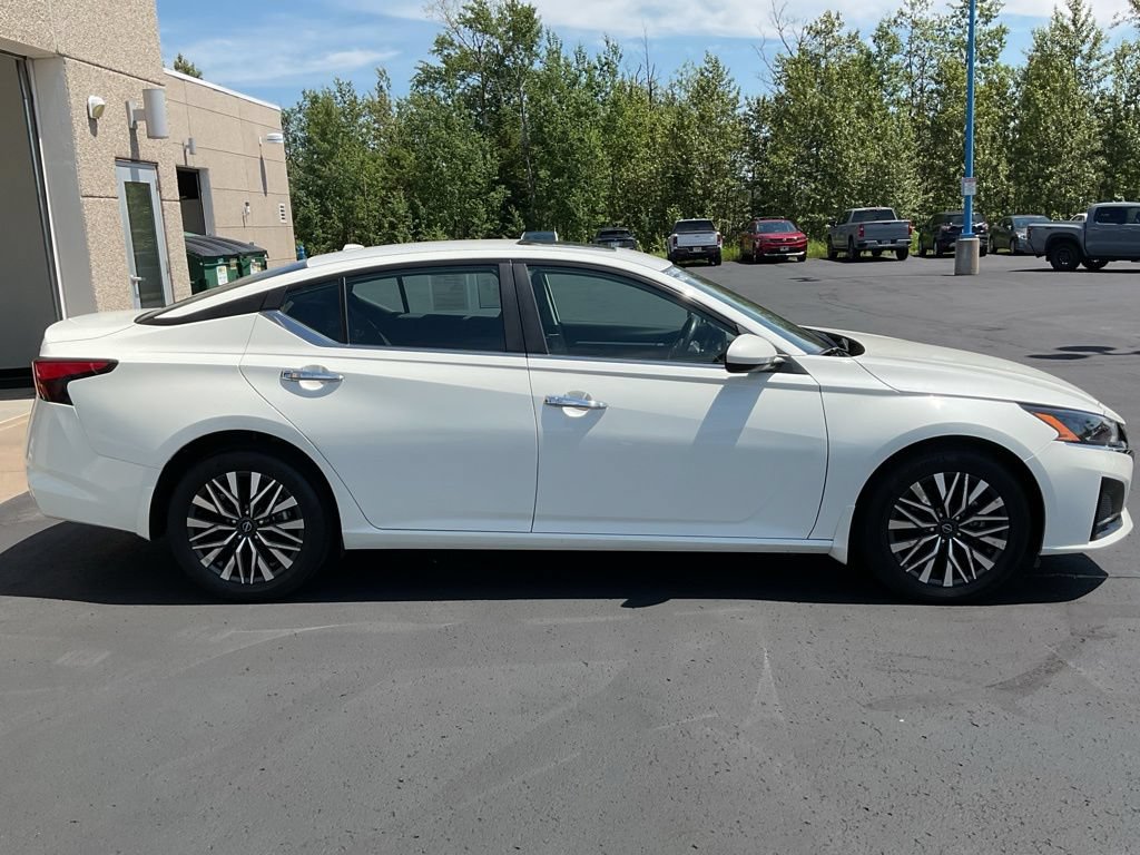 Used 2023 Nissan Altima 2.5 SV w/ SV Premium Package AWD/4WD image 4