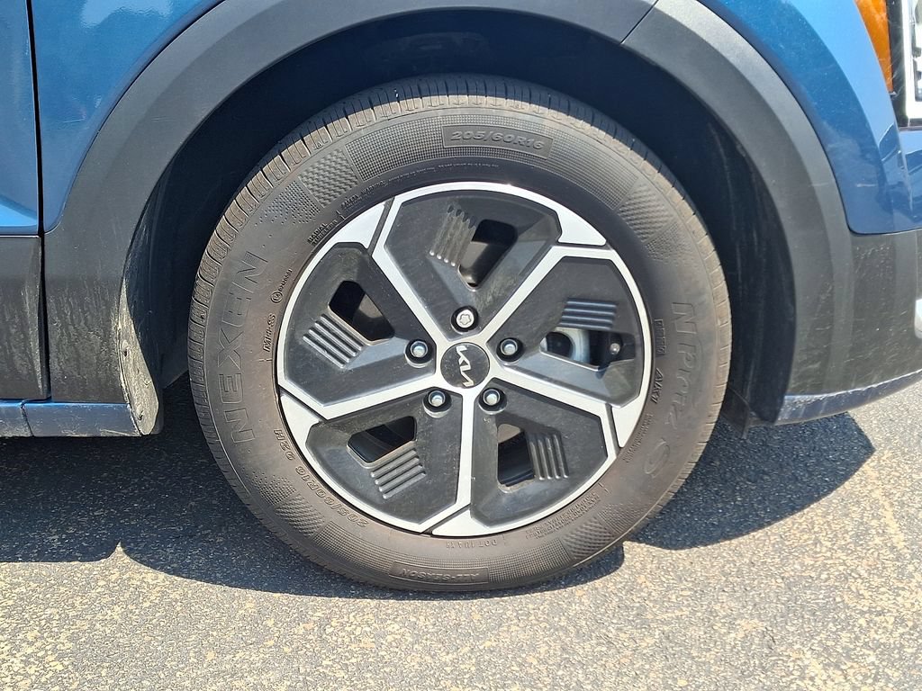 Used 2025 Kia Niro EX w/ EX Cold Weather Package FWD image 8