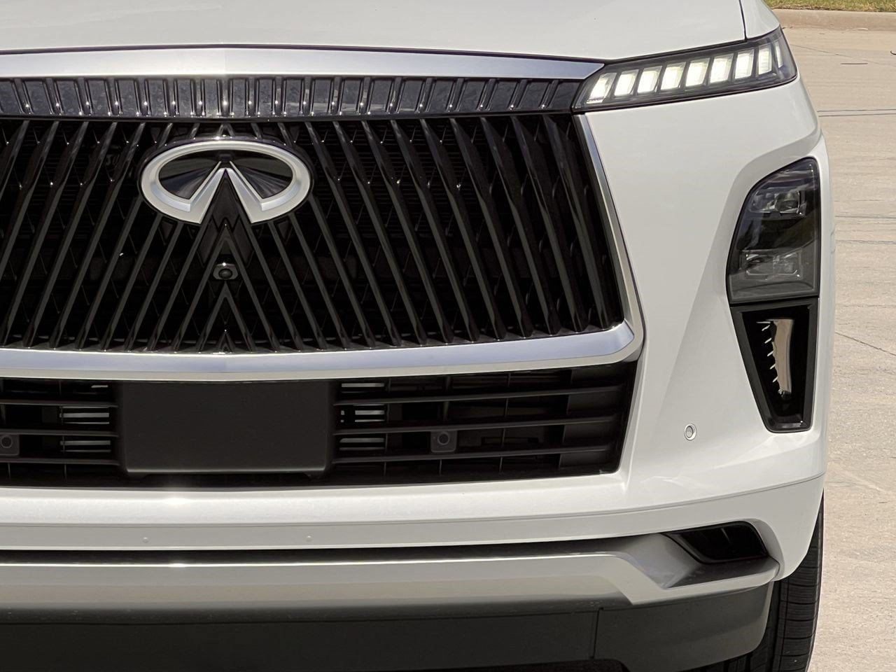 New 2027 INFINITI QX80 Luxe RWD image 8