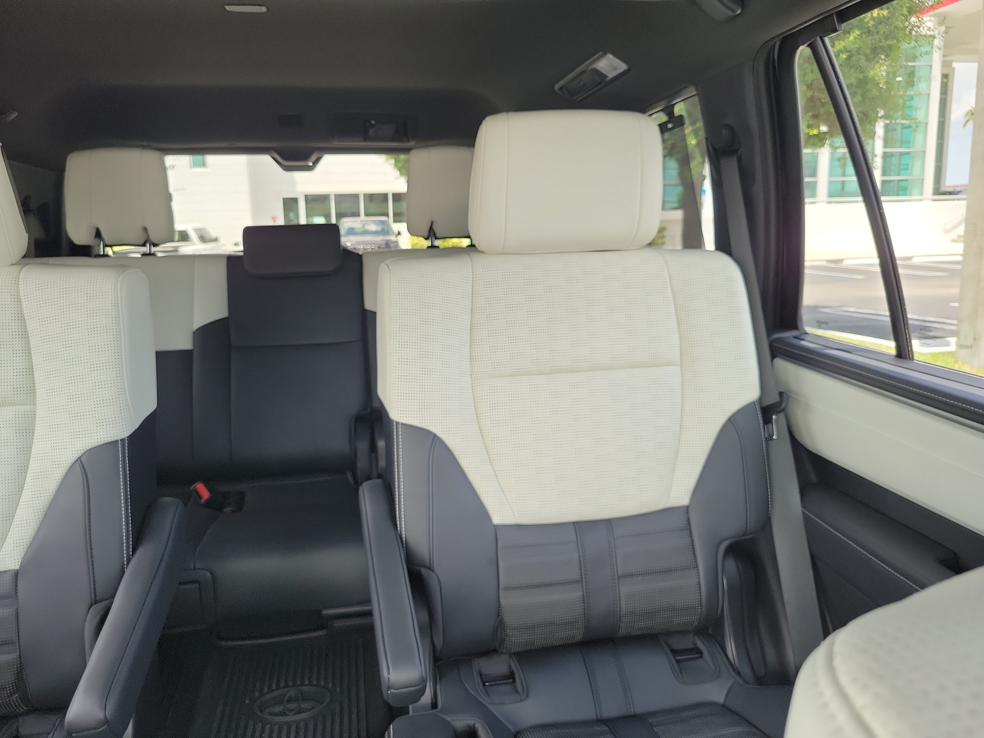 Used 2025 Toyota Sequoia Capstone AWD/4WD image 22
