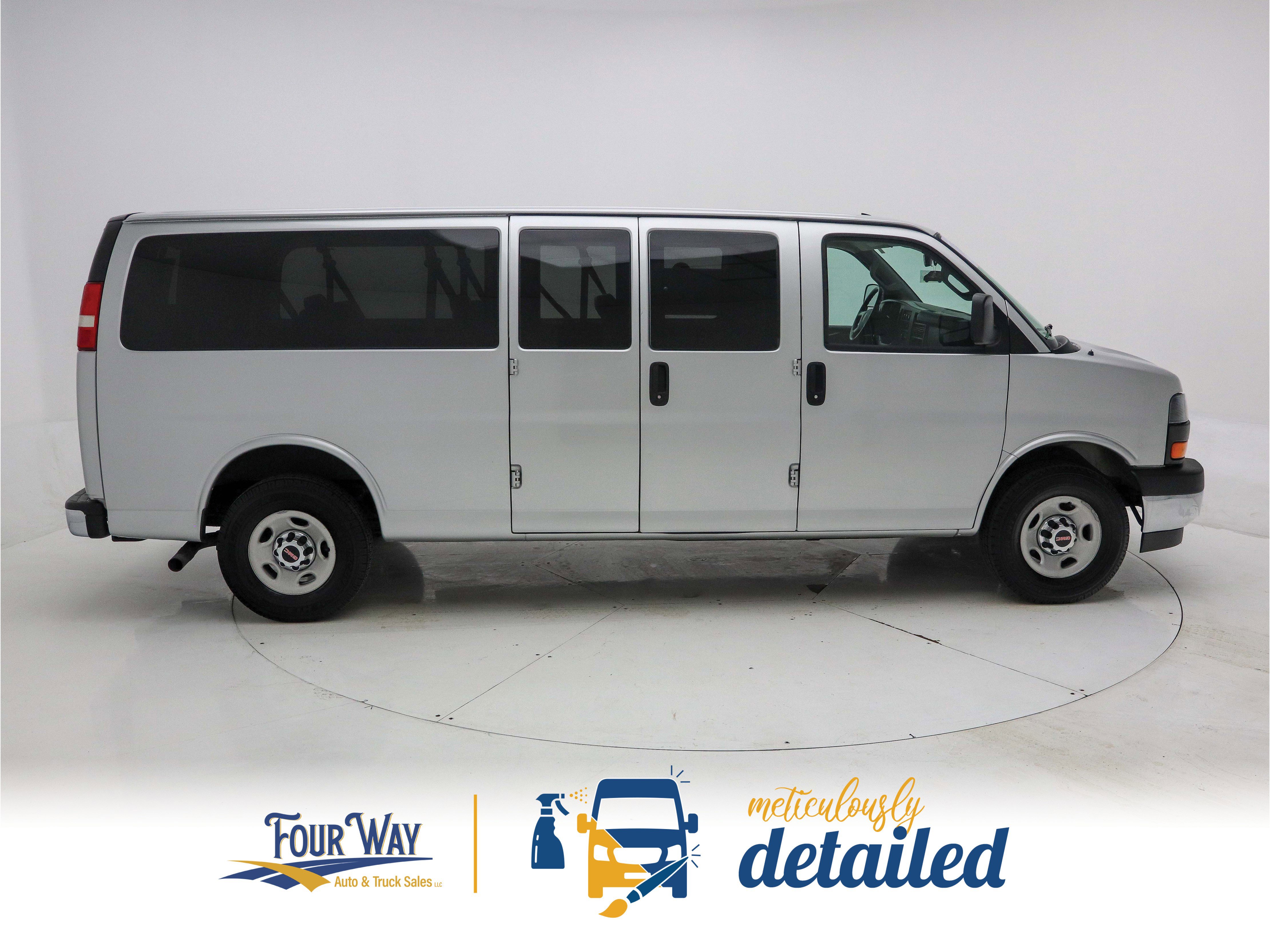 Used 2017 GMC Savana 3500 LT w/ LT Preferred Equipment Group image 2