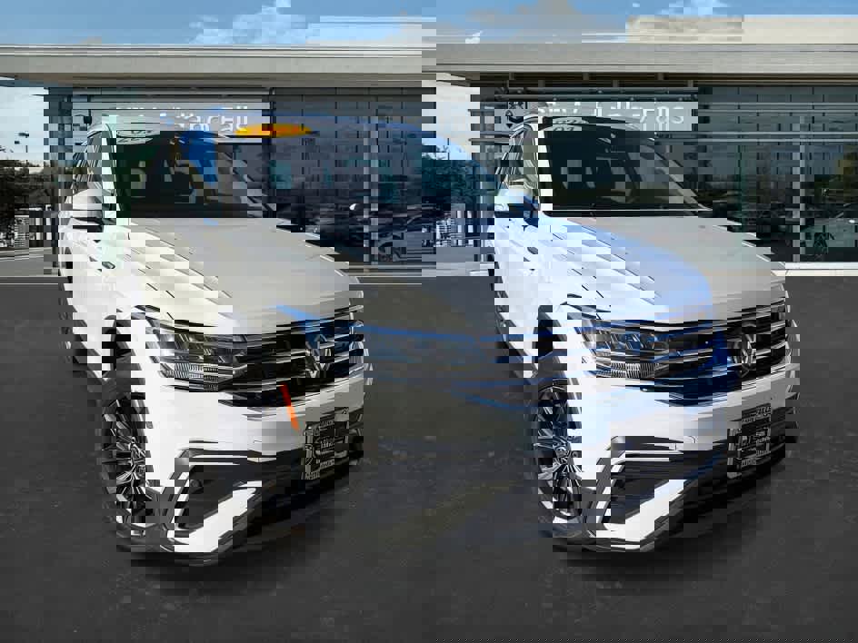 Used 2024 Volkswagen Tiguan SE image 2