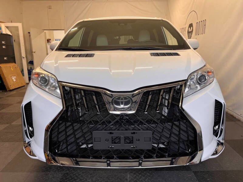 Used 2020 Toyota Sienna LE w/ LE Preferred Package AWD/4WD image 8