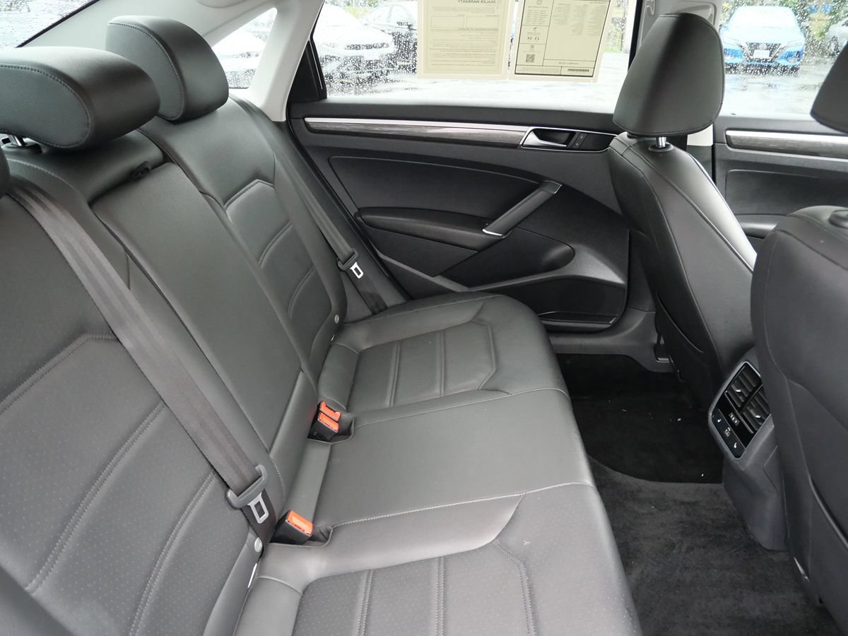 Used 2017 Volkswagen Passat 1.8T SE FWD image 30