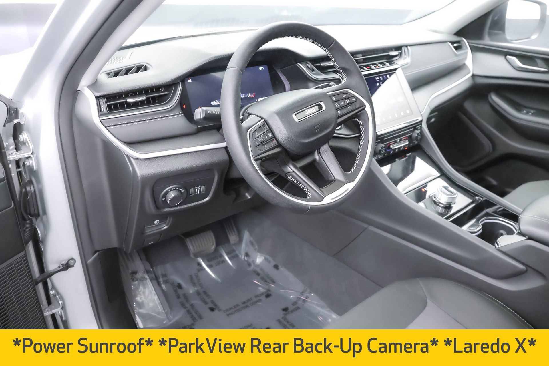 Used 2023 Jeep Grand Cherokee Laredo X image 5