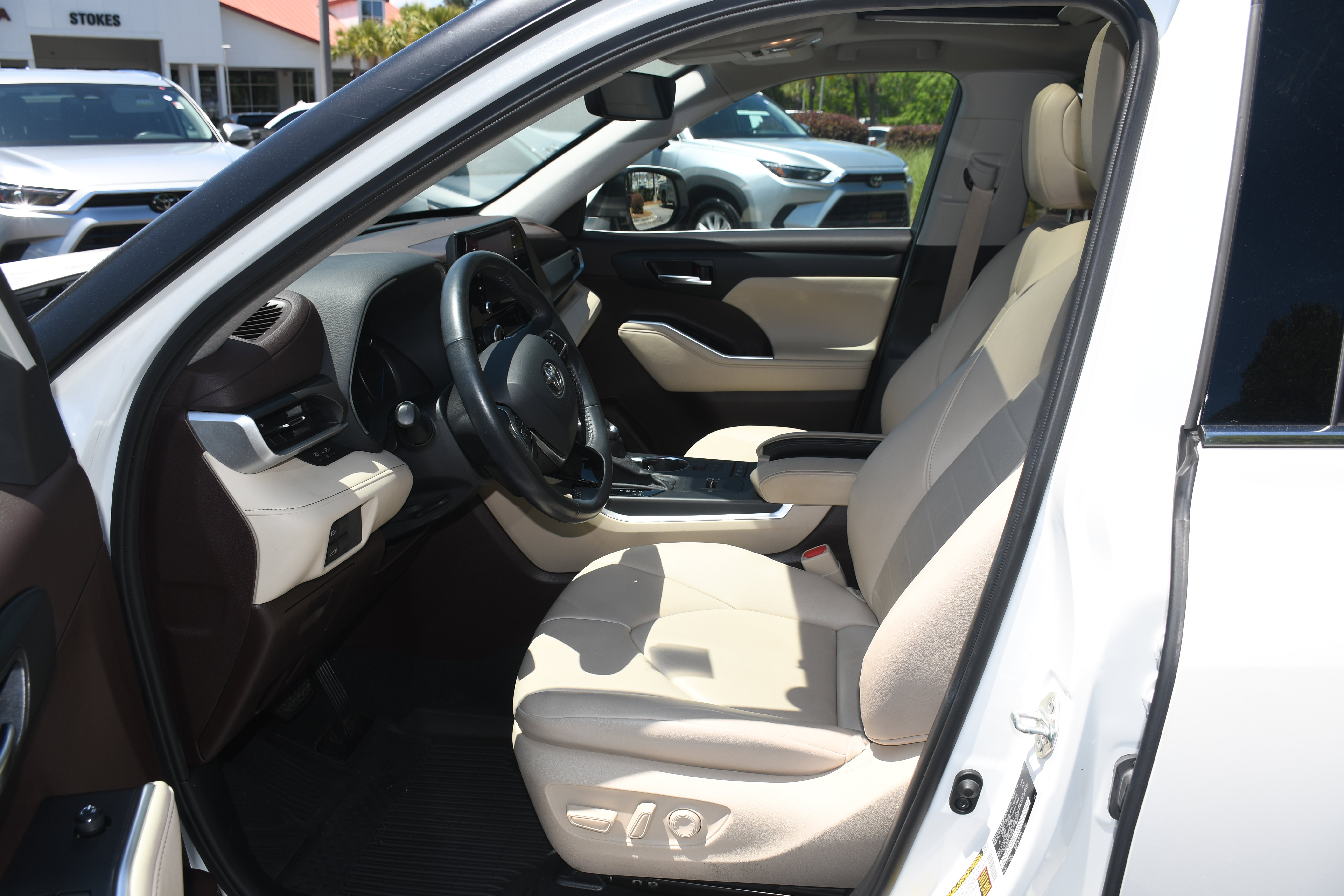Certified 2020 Toyota Highlander XLE AWD/4WD image 8