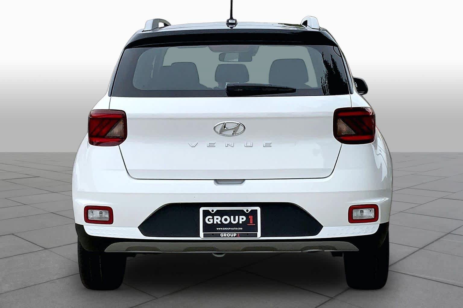 New 2026 Hyundai Venue SEL FWD image 4