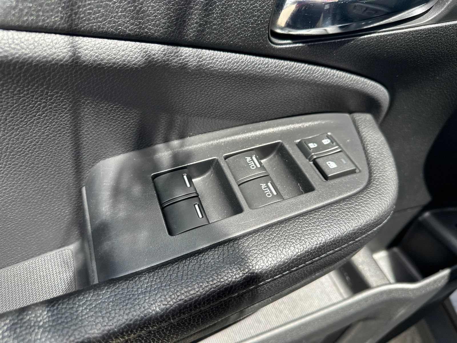 Used 2016 Honda Pilot Touring image 17