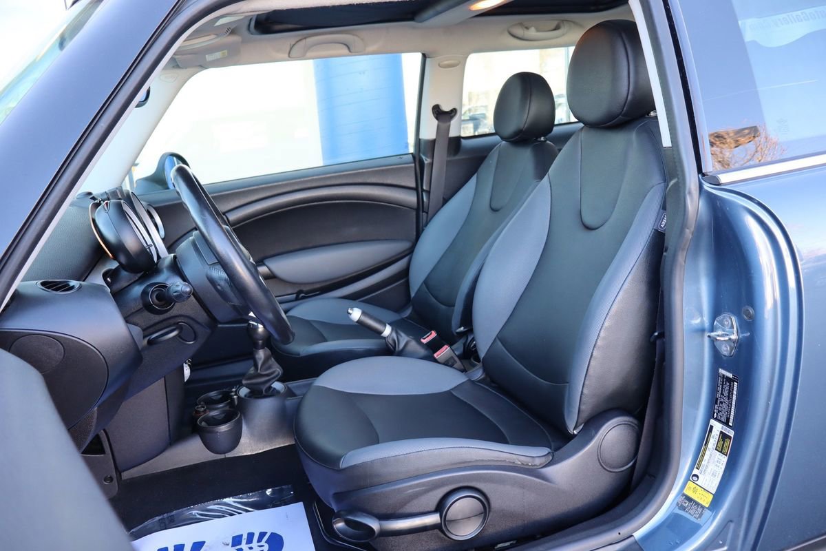 Used 2009 MINI Cooper Hardtop w/ Premium Pkg image 8