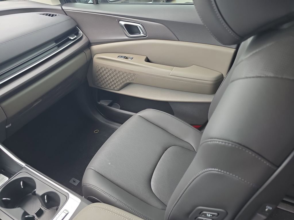 New 2026 Kia Carnival EX FWD image 16