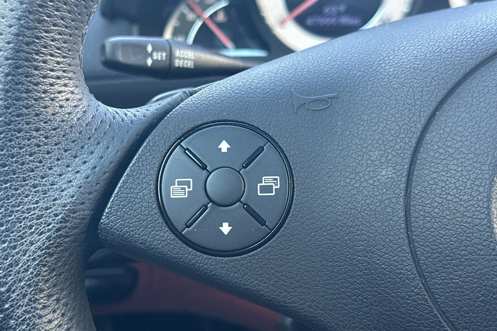 Used 2009 Mercedes-Benz SL 550 image 34