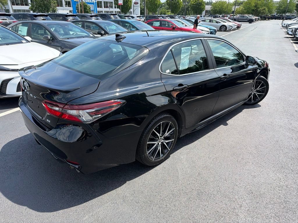 Used 2024 Toyota Camry SE w/ Cold Weather Package FWD image 5
