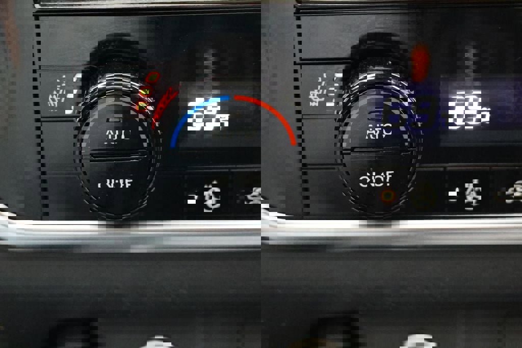 Used 2023 Nissan Rogue SV w/ SV Premium Package image 25