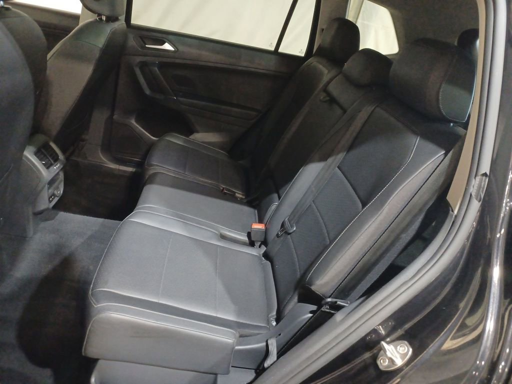 Used 2020 Volkswagen Tiguan SE w/ Panoramic Sunroof Package AWD/4WD image 24