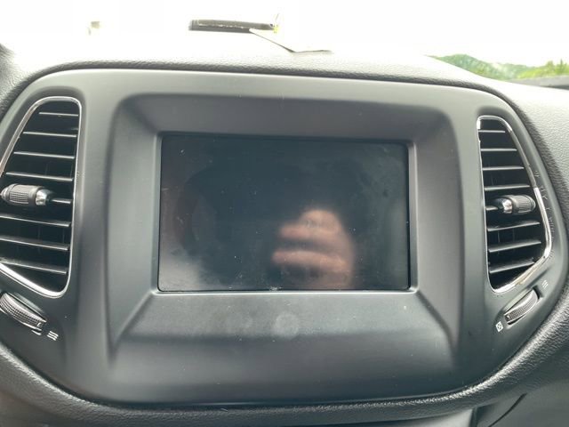 Used 2020 Jeep Compass Latitude FWD image 16