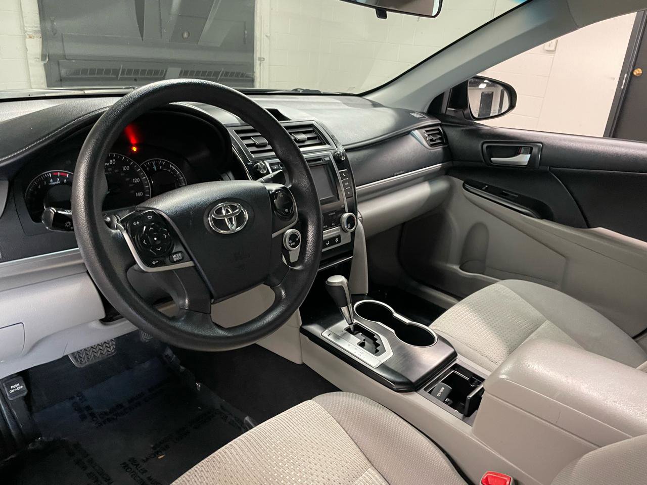 Used 2014 Toyota Camry LE FWD image 12