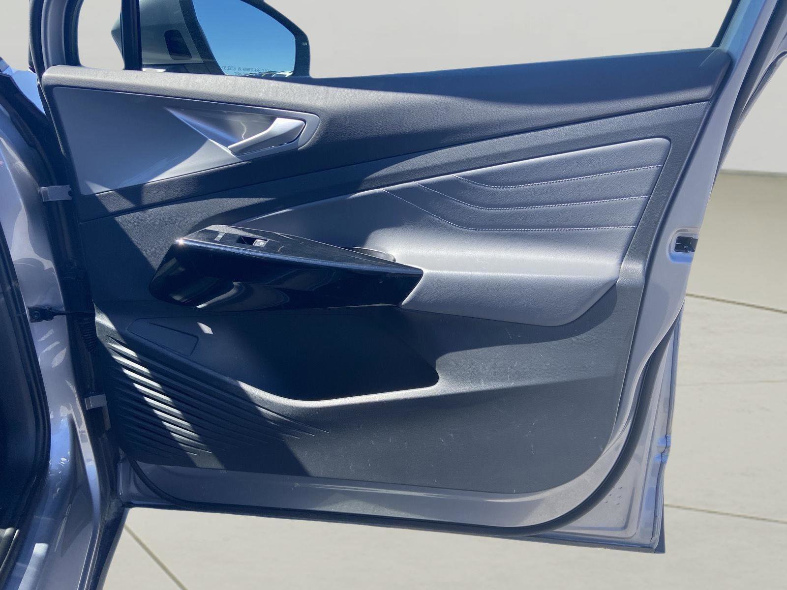 Used 2023 Volkswagen ID.4 Pro S AWD/4WD image 14