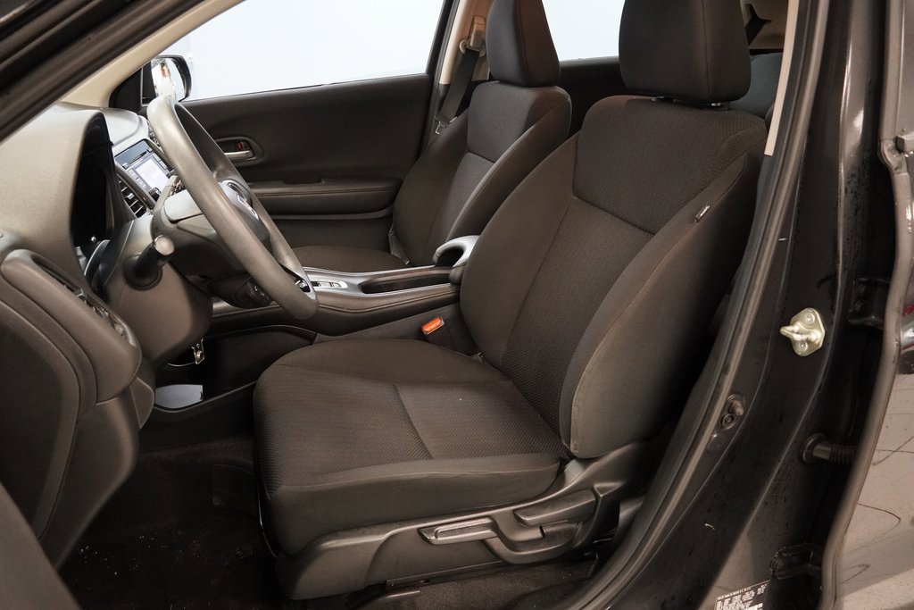 Used 2017 Honda HR-V LX image 3