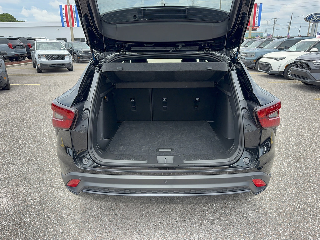 Used 2025 Chevrolet Trax RS w/ Sunroof Package FWD image 7