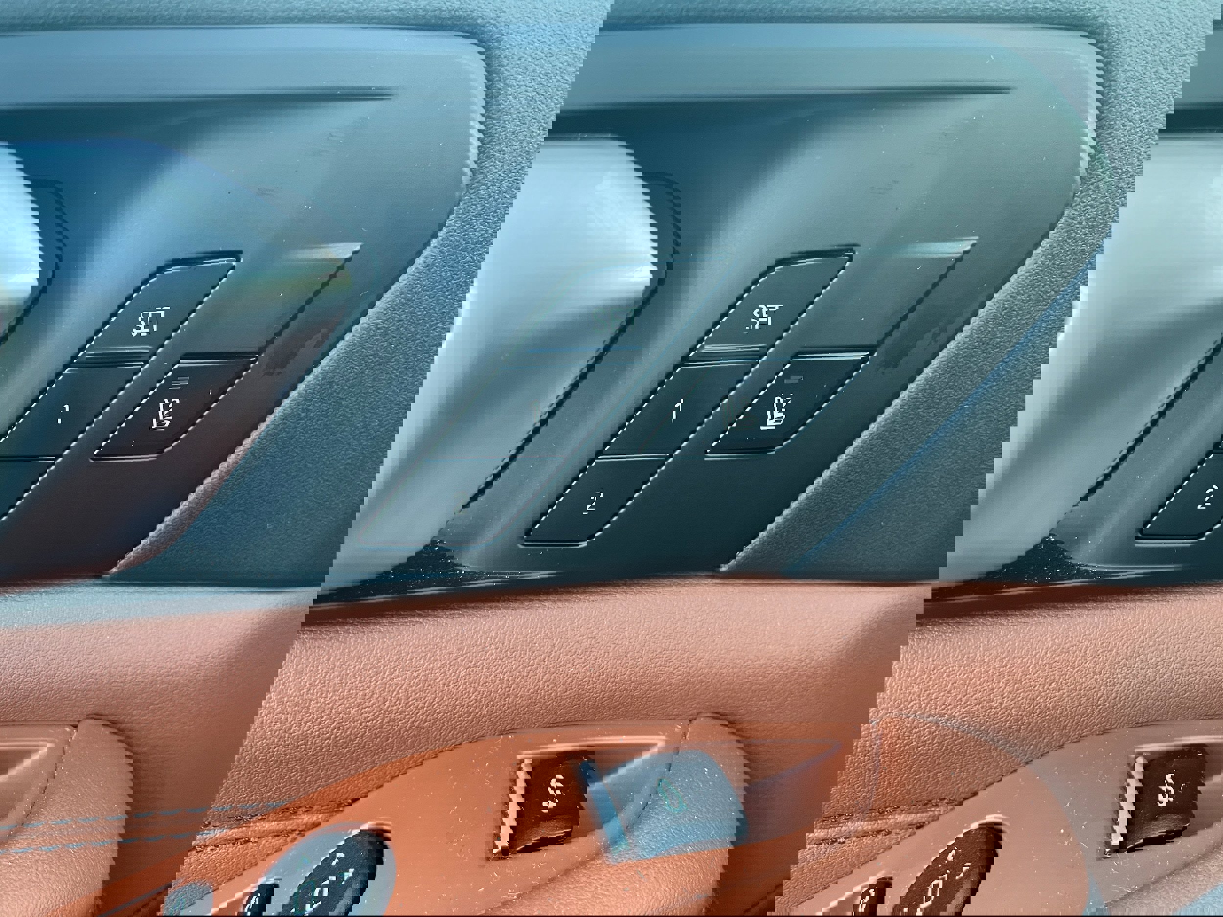 Used 2024 BMW X5 xDrive40i w/ M Sport Package image 27