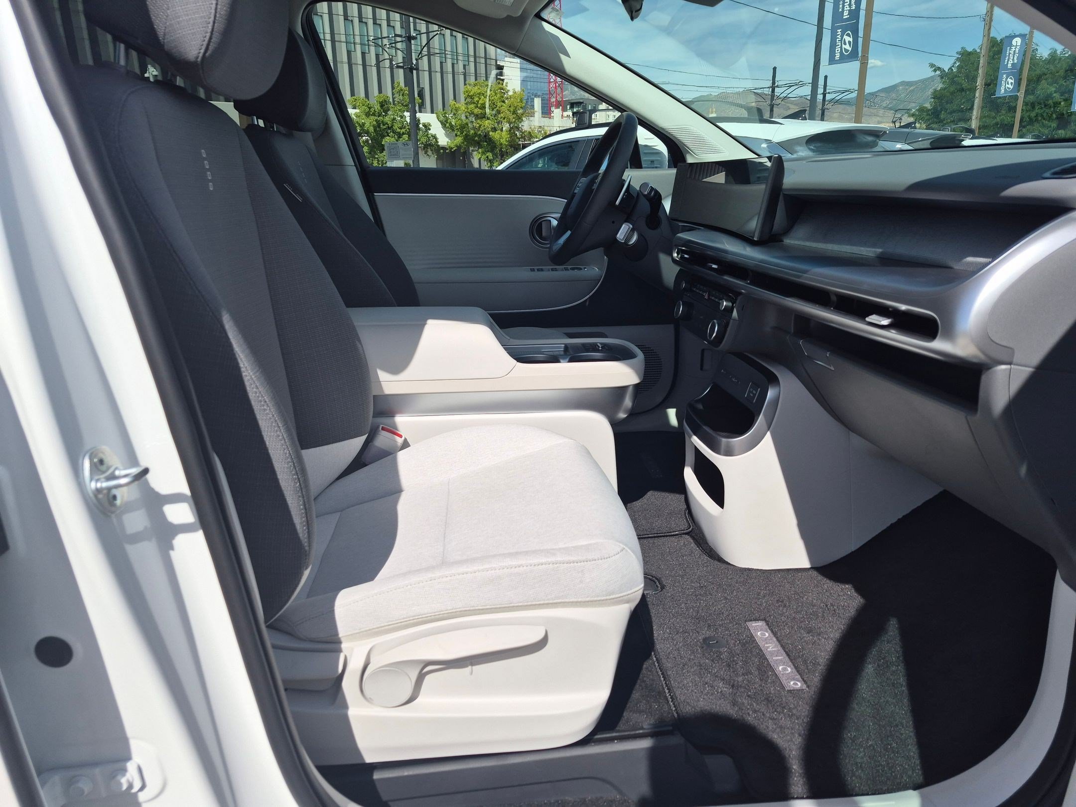 Certified 2026 Hyundai Ioniq 9 S RWD image 31