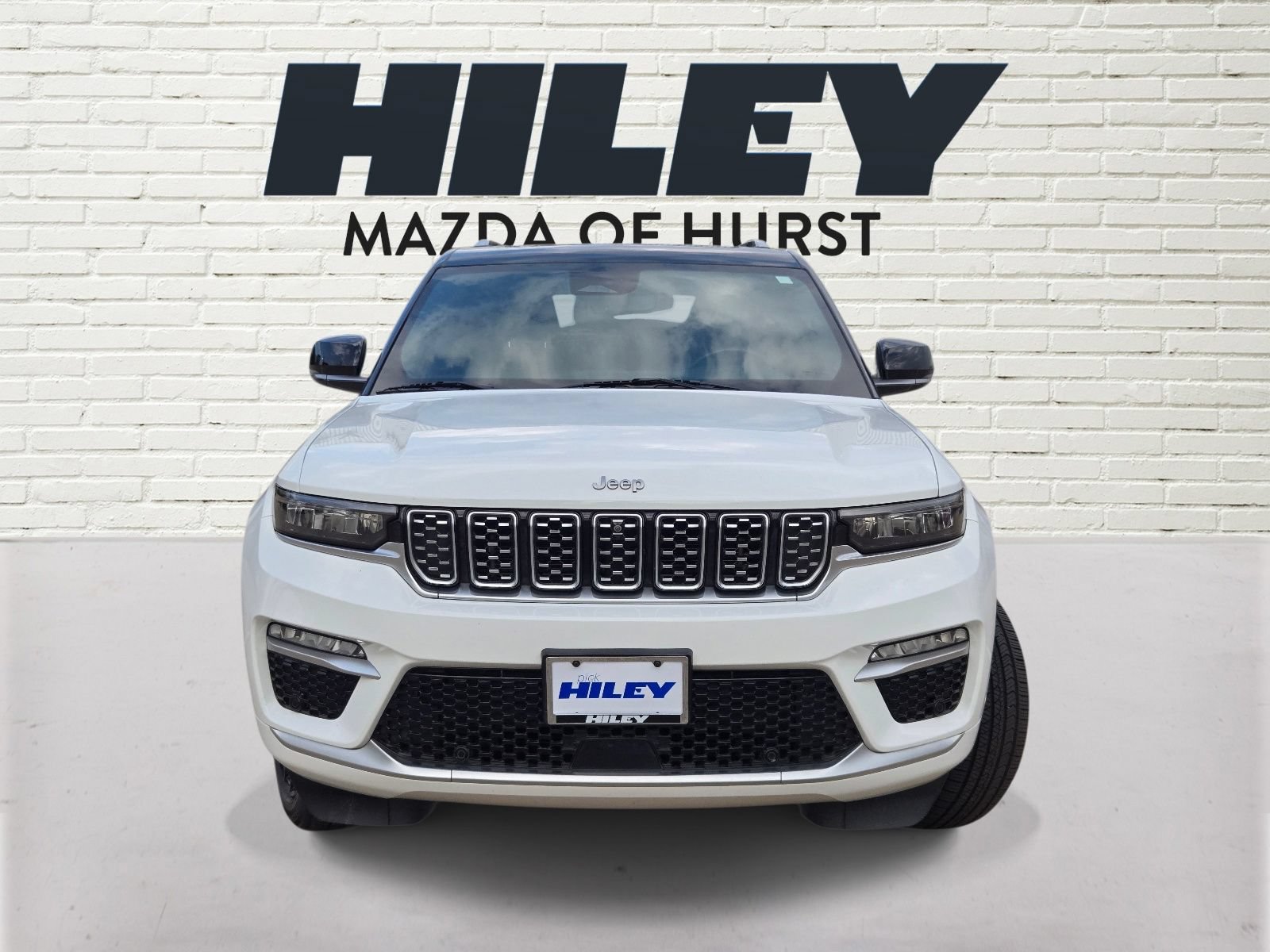 Used 2022 Jeep Grand Cherokee Summit w/ Luxury Tech Group V AWD/4WD image 2