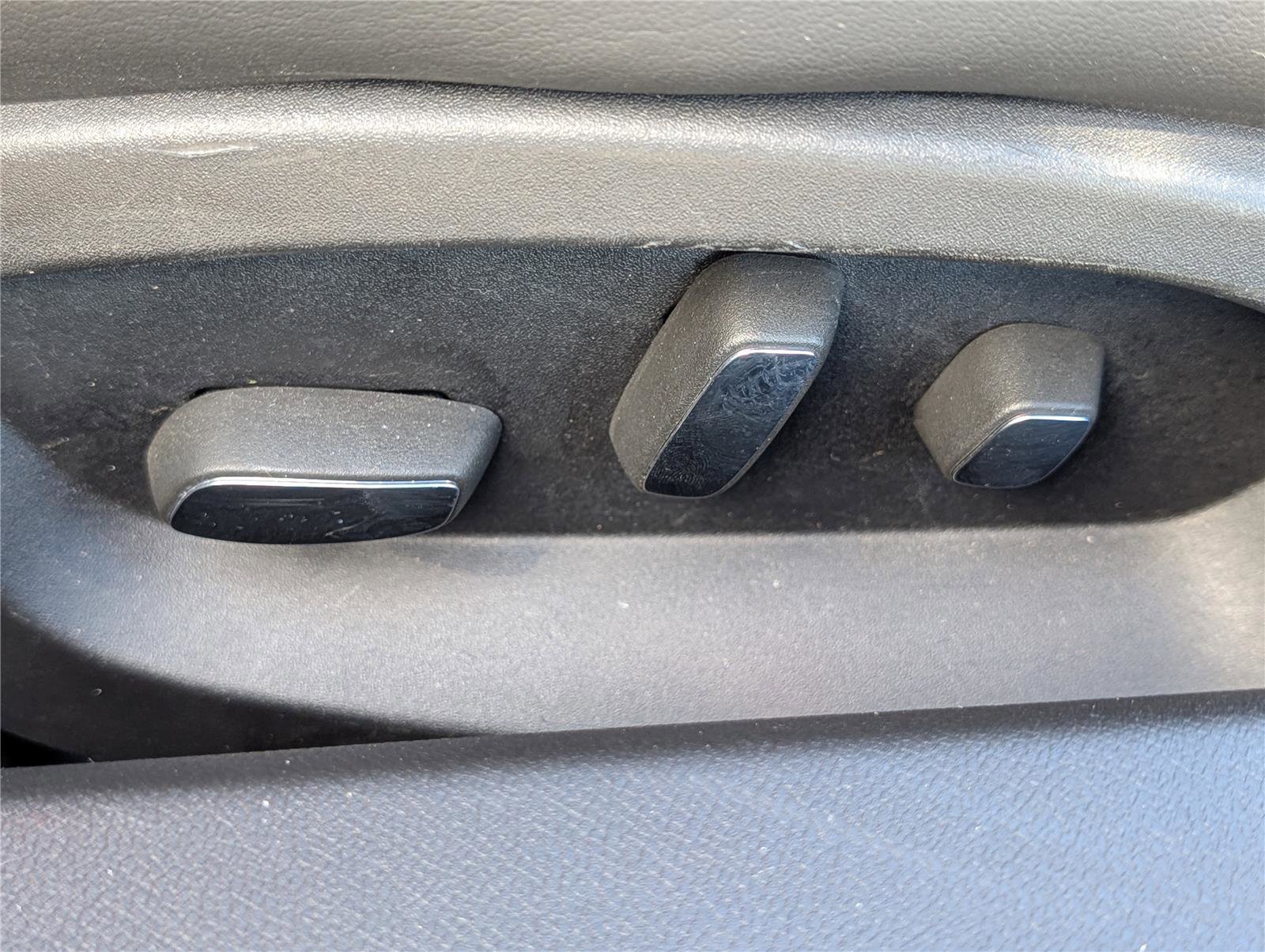 Used 2014 Chevrolet Corvette Stingray Convertible w/ 2LT Preferred Equipment Group image 18