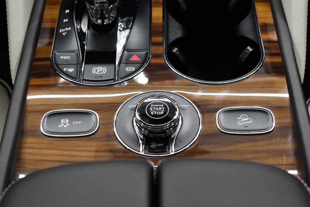 Used 2023 Bentley Bentayga AWD/4WD image 32